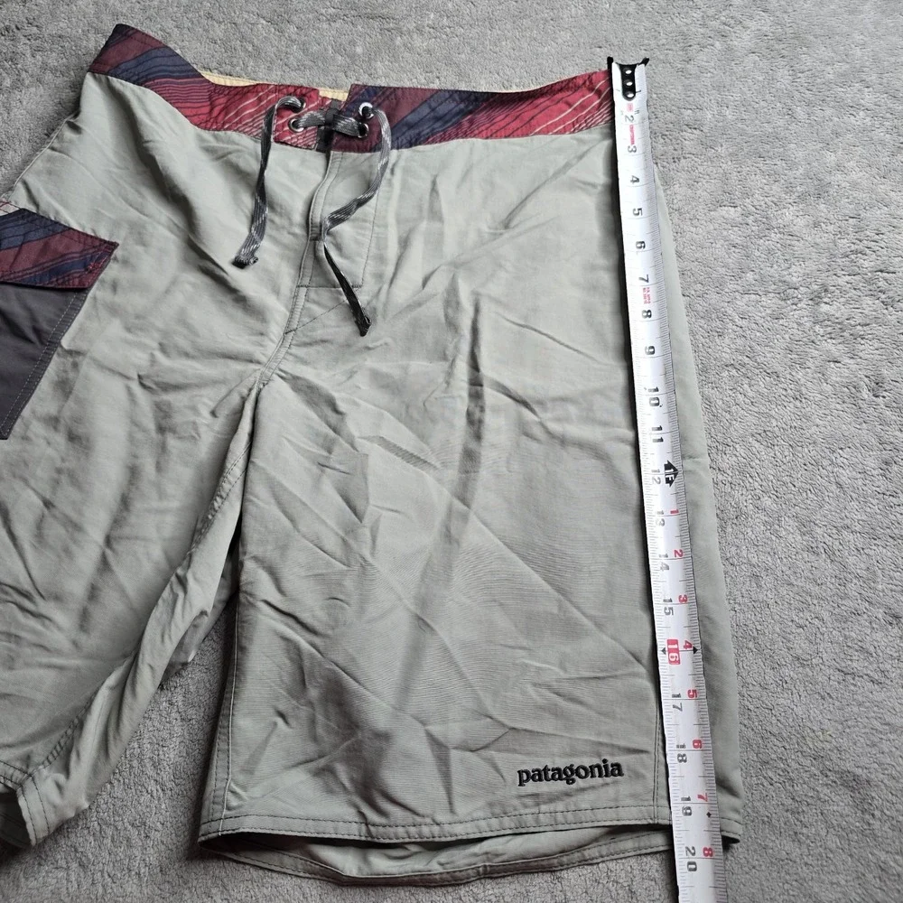 Patagonia Shorts M's Patch Pocket Wavefarer Boardshorts Mens 32 Gray 9.5
